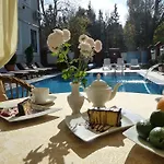 бутік еней Готель 4*